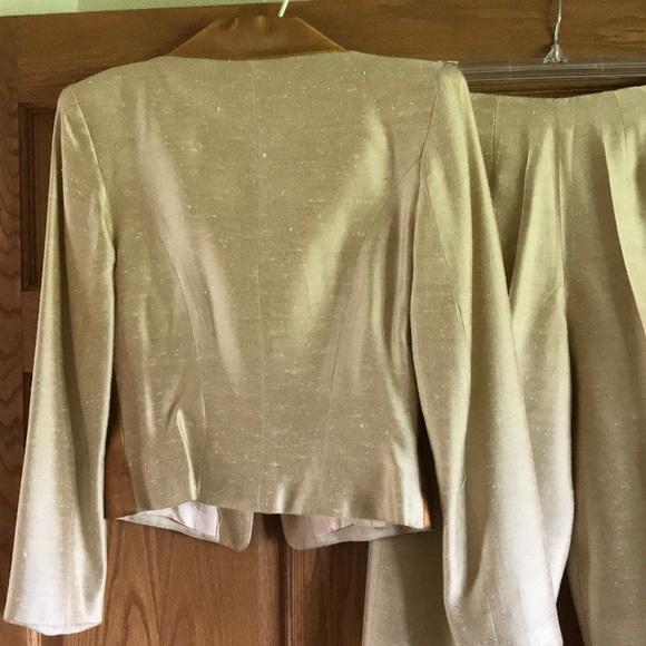 2 piece Pantsuit - Picture 4 of 7